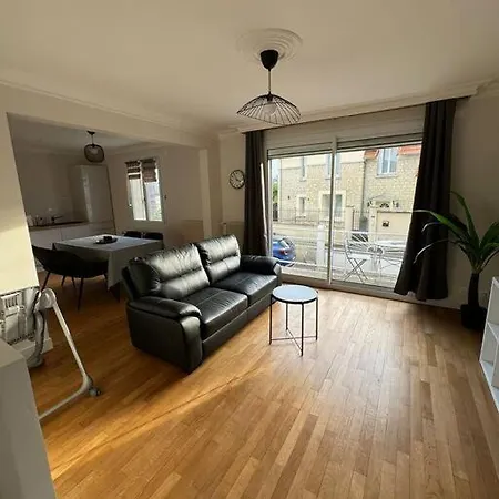 Belle Maison Renovee Dans Le Centre, Rue Au Calme