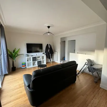 Belle Maison Renovee Dans Le Centre, Rue Au Calme