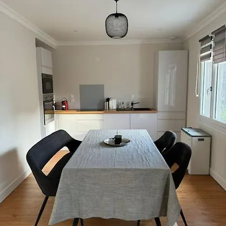 Belle Maison Renovee Dans Le Centre, Rue Au Calme