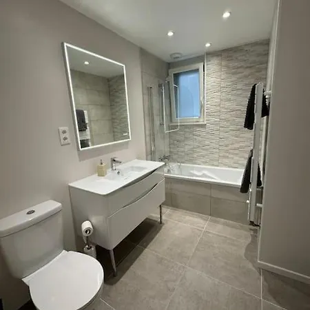 Hébergement de vacances Belle Maison Renovee Dans Le Centre, Rue Au Calme *
