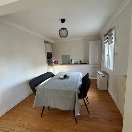 Belle Maison Renovee Dans Le Centre, Rue Au Calme